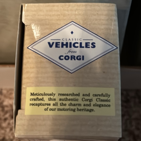 CORGI SET OF TWO MORRIS MINOR CONVERTIBLES…NEW IN BOXES…WELL MADE!!! - Picture 6 of 6